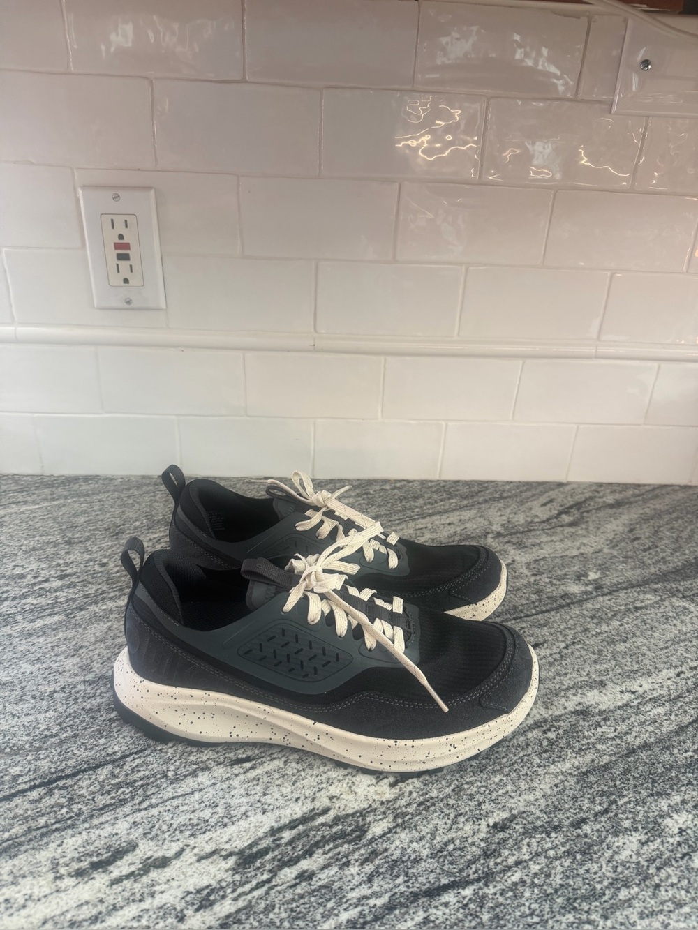 Women’s OluKai Makiki Lava Rock/Dark Shadow Size 10